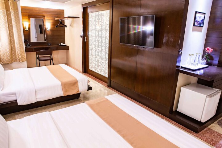 Room 6 of 98