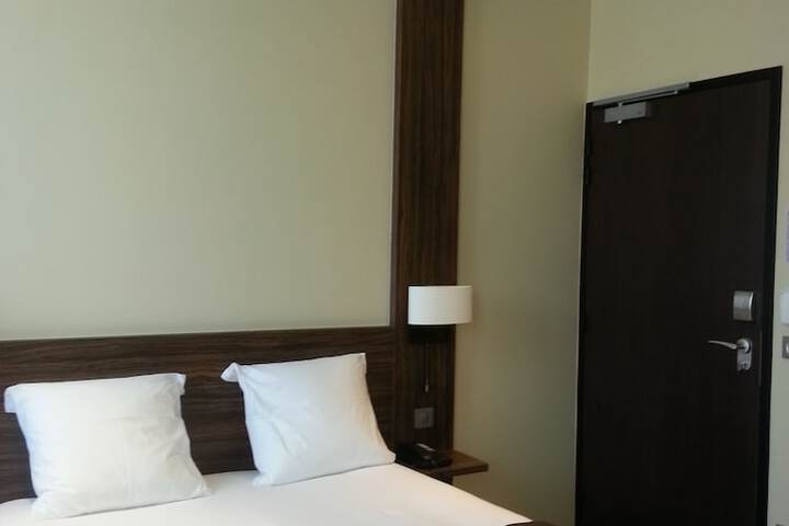 Room 4 of 41