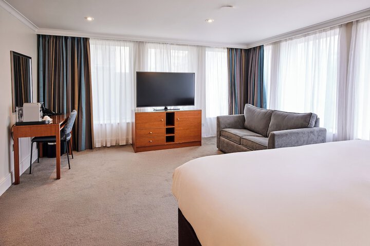 Room 42 of 98