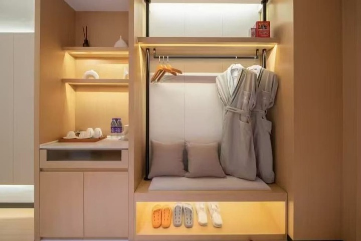 Room 17 of 27