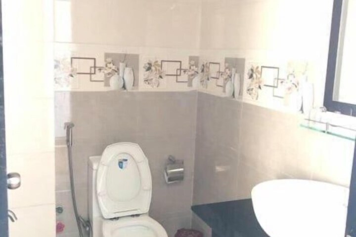 Room 19 of 38