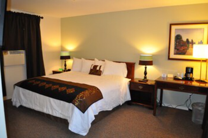 Room 12 of 18
