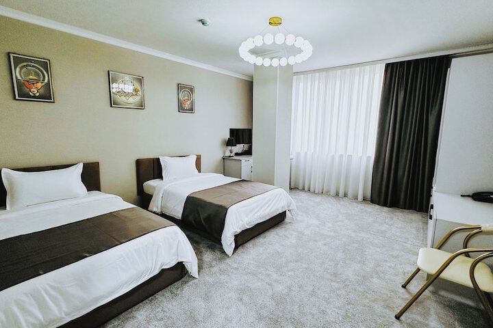 Room 11 of 33