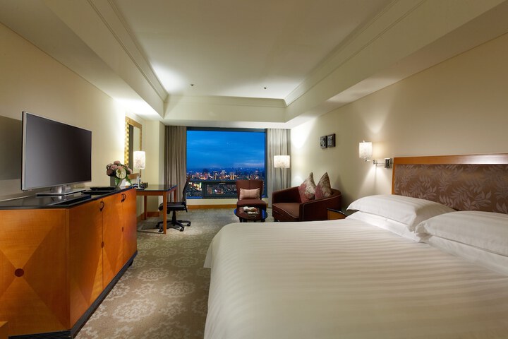 Room 14 of 36