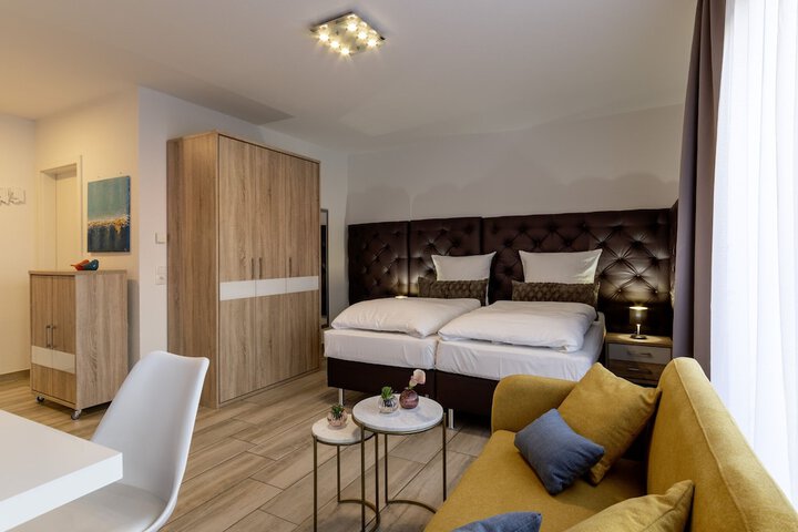 Room 9 of 38