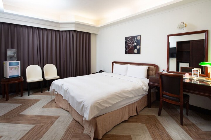 Room 13 of 38