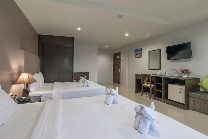 Room 4 of 43