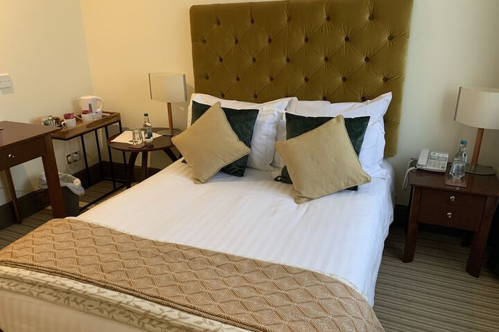 Room 17 of 37