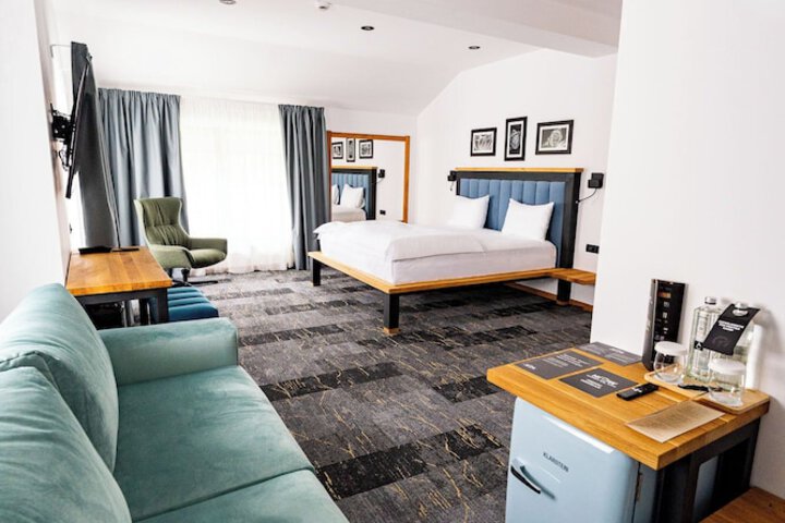 Room 5 of 77
