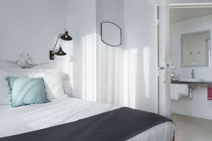Room 8 of 41