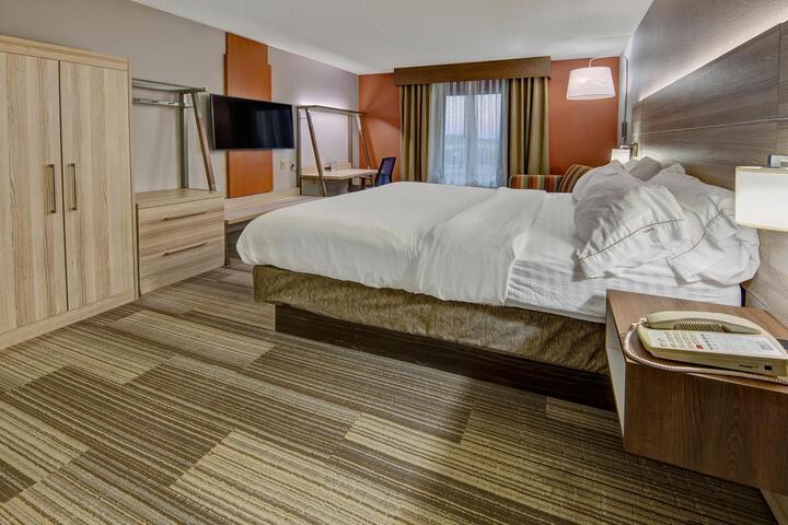 1 King Bed (6 of 13)