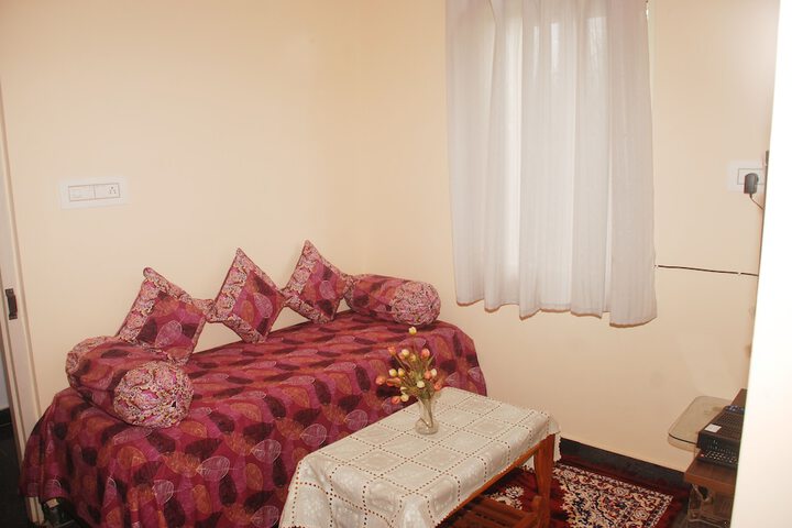 Room 6 of 8