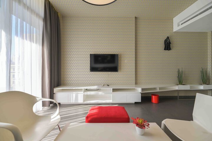 Room 42 of 100