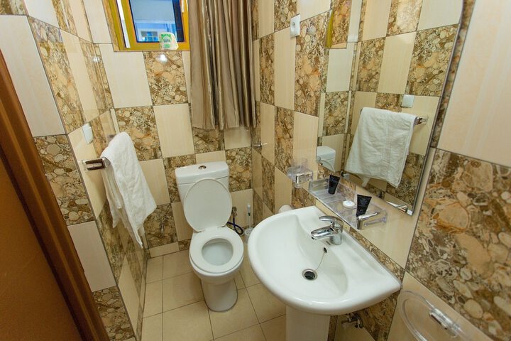 Room 15 of 28