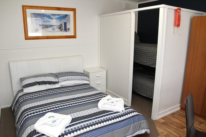 Room 8 of 27