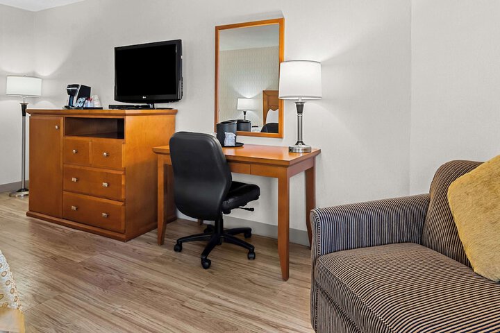 Room 3 of 38