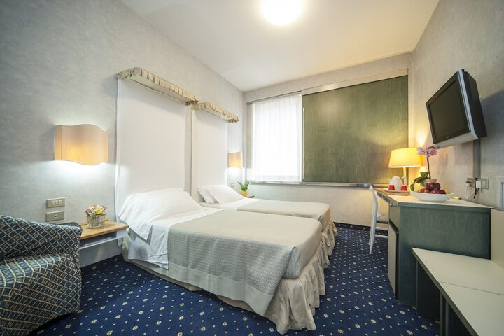 Room 27 of 40
