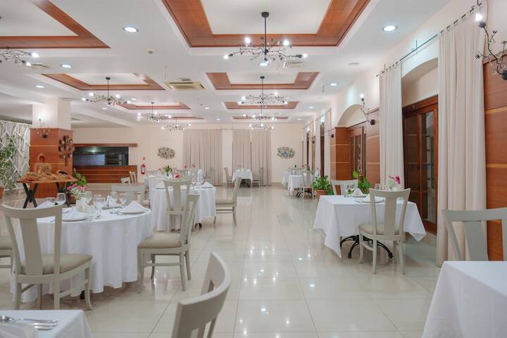 Dining 82 of 128