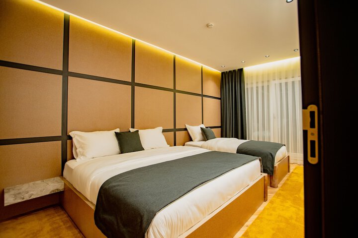 Room 10 of 37
