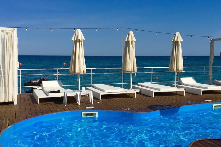 Pool 19 of 26