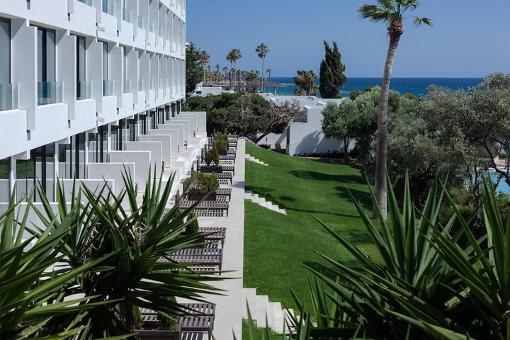 Hotel Exterior 171 of 182