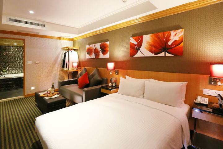 Room 15 of 40