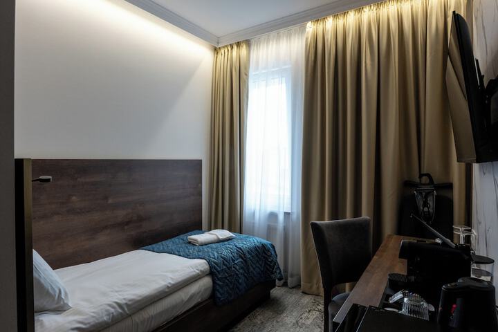 Room 7 of 28