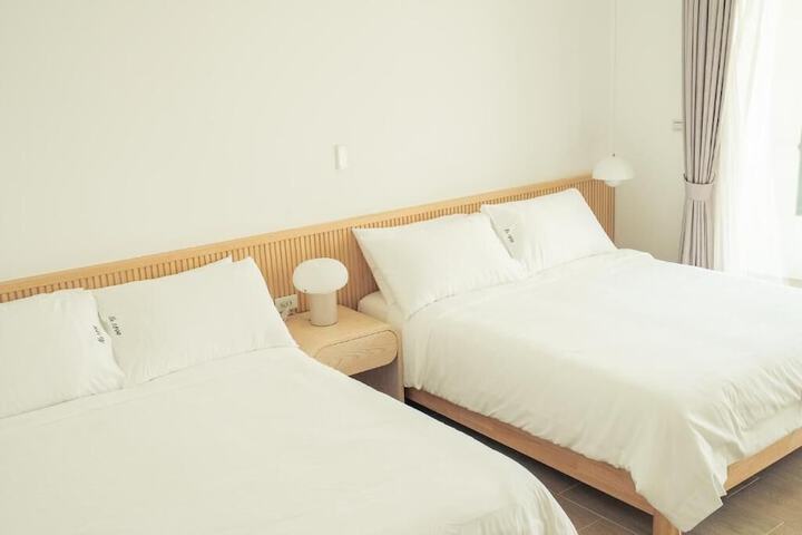Room 3 of 20