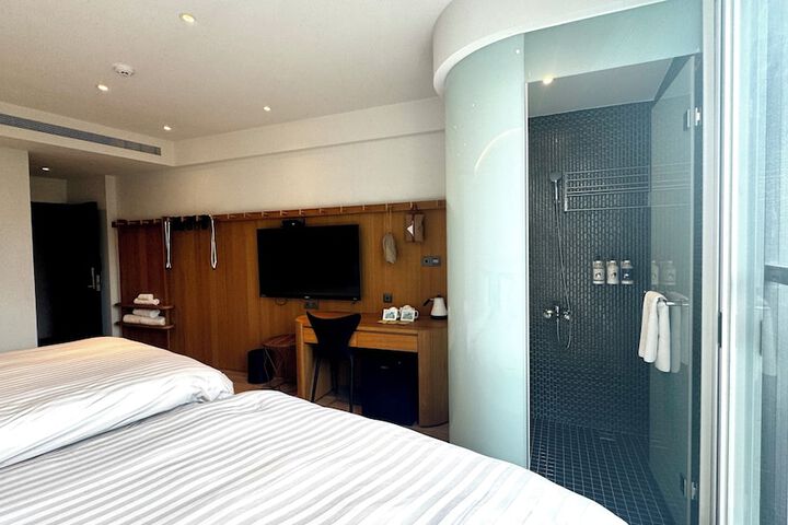 Room 11 of 49