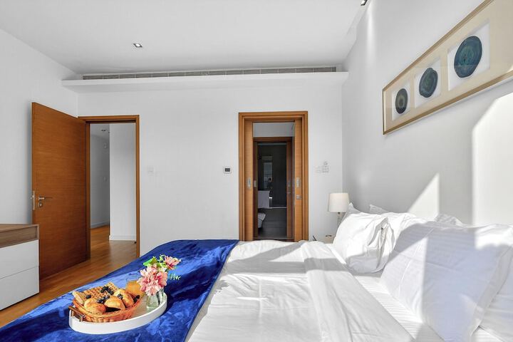 Room 7 of 28
