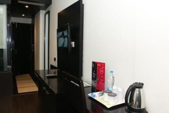Room 7 of 27
