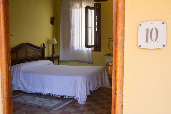 Room 13 of 80