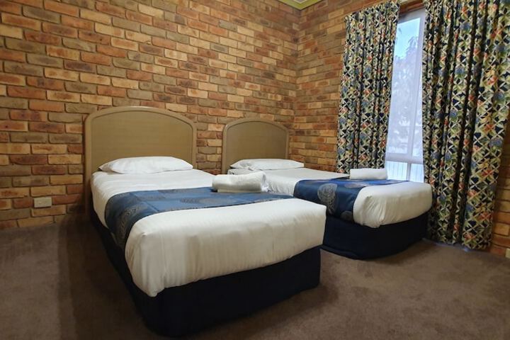 Room 10 of 31