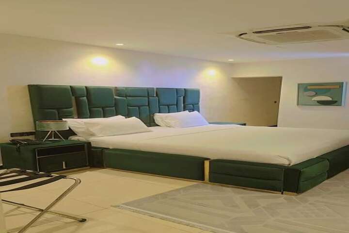 Room 3 of 28