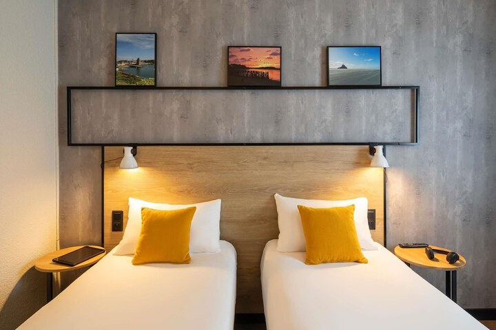 Room 30 of 80