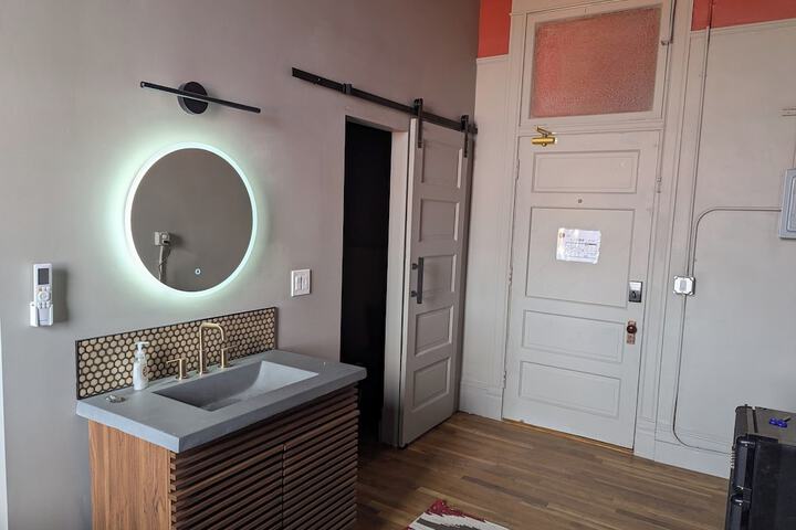 Room 20 of 32