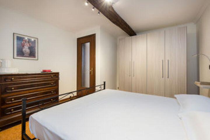 Room 193 of 450