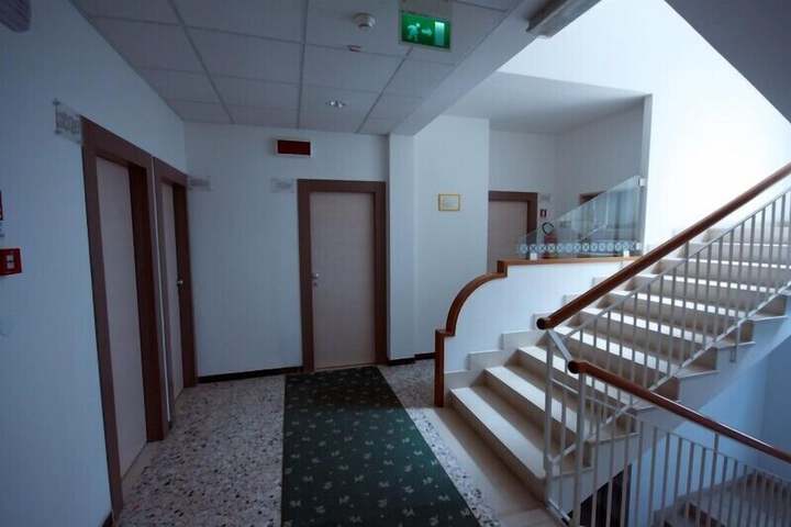 Ballroom/Hall 25 of 29