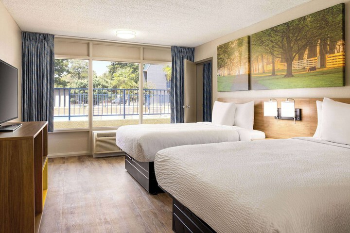 Room 16 of 32