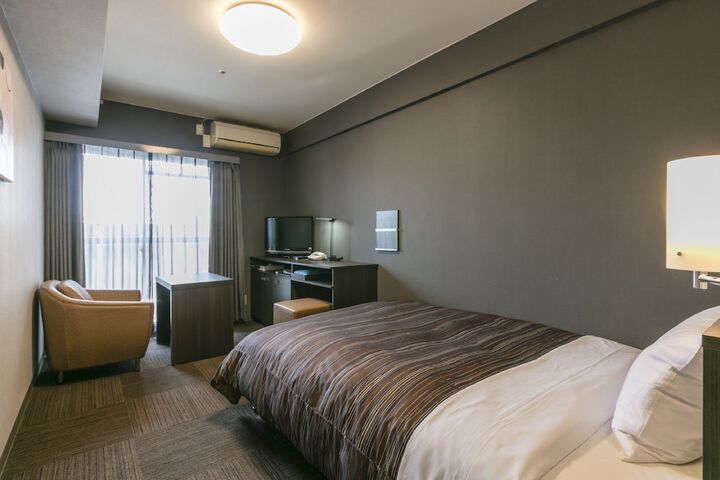 Room 6 of 37