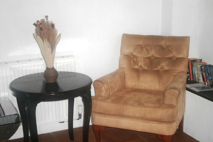 Lounge 38 of 49