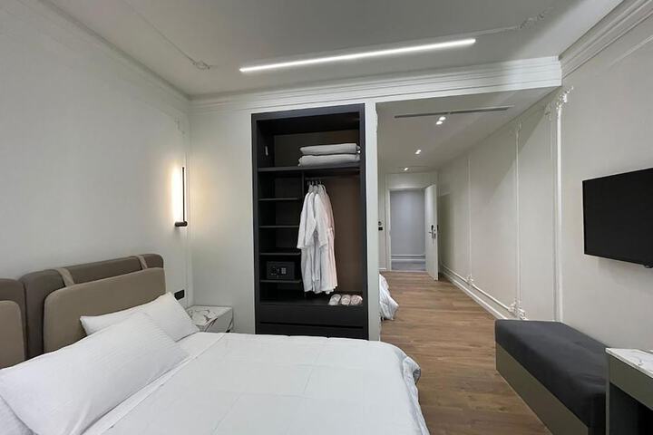 Room 25 of 59