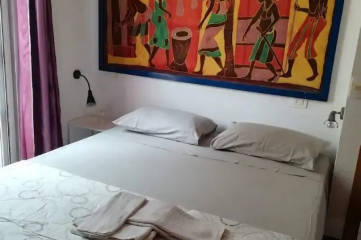 Room 4 of 28