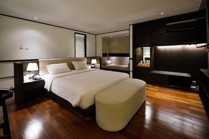 Room 12 of 63