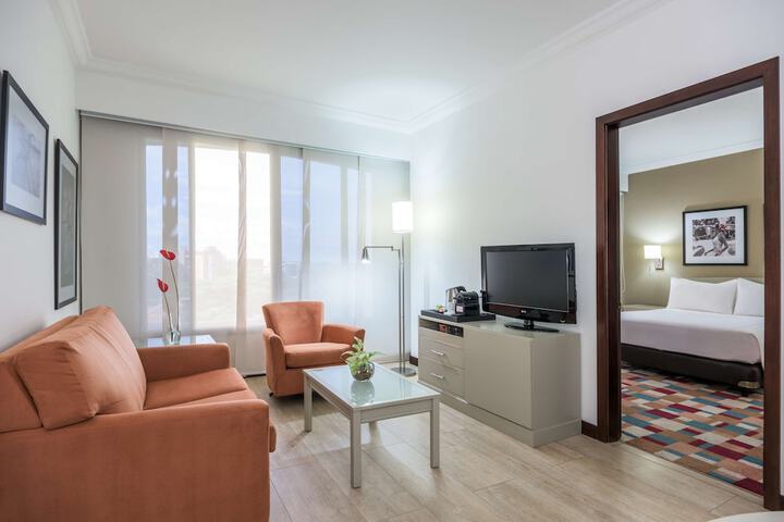 Room 9 of 37
