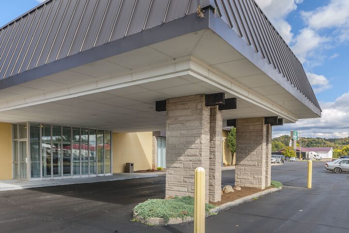 Hotel Entry