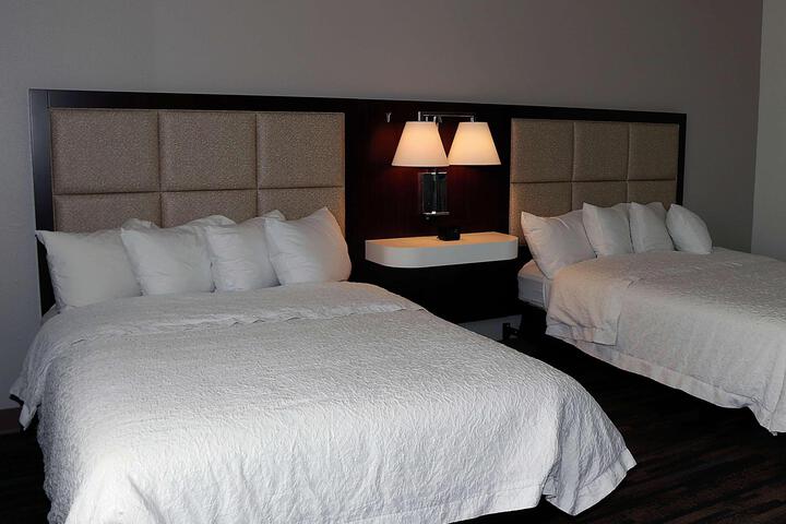 2 Queen Beds (3 of 7)