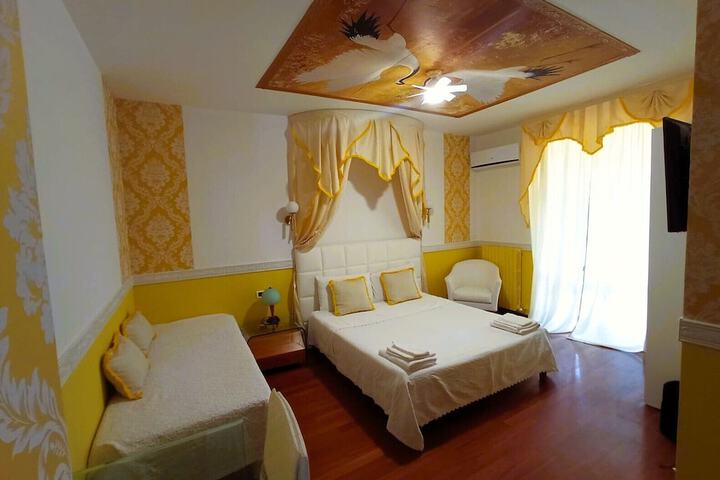 Room 9 of 15