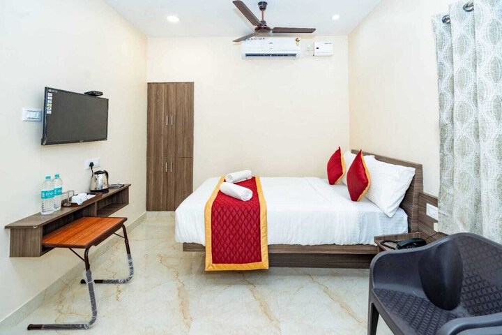 Room 9 of 14