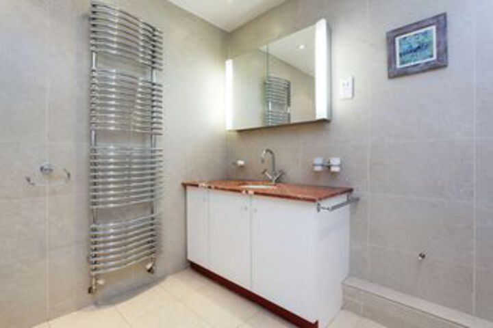 Room 4 of 20